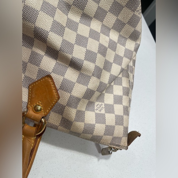 Louis Vuitton Bag - Picture 15 of 16